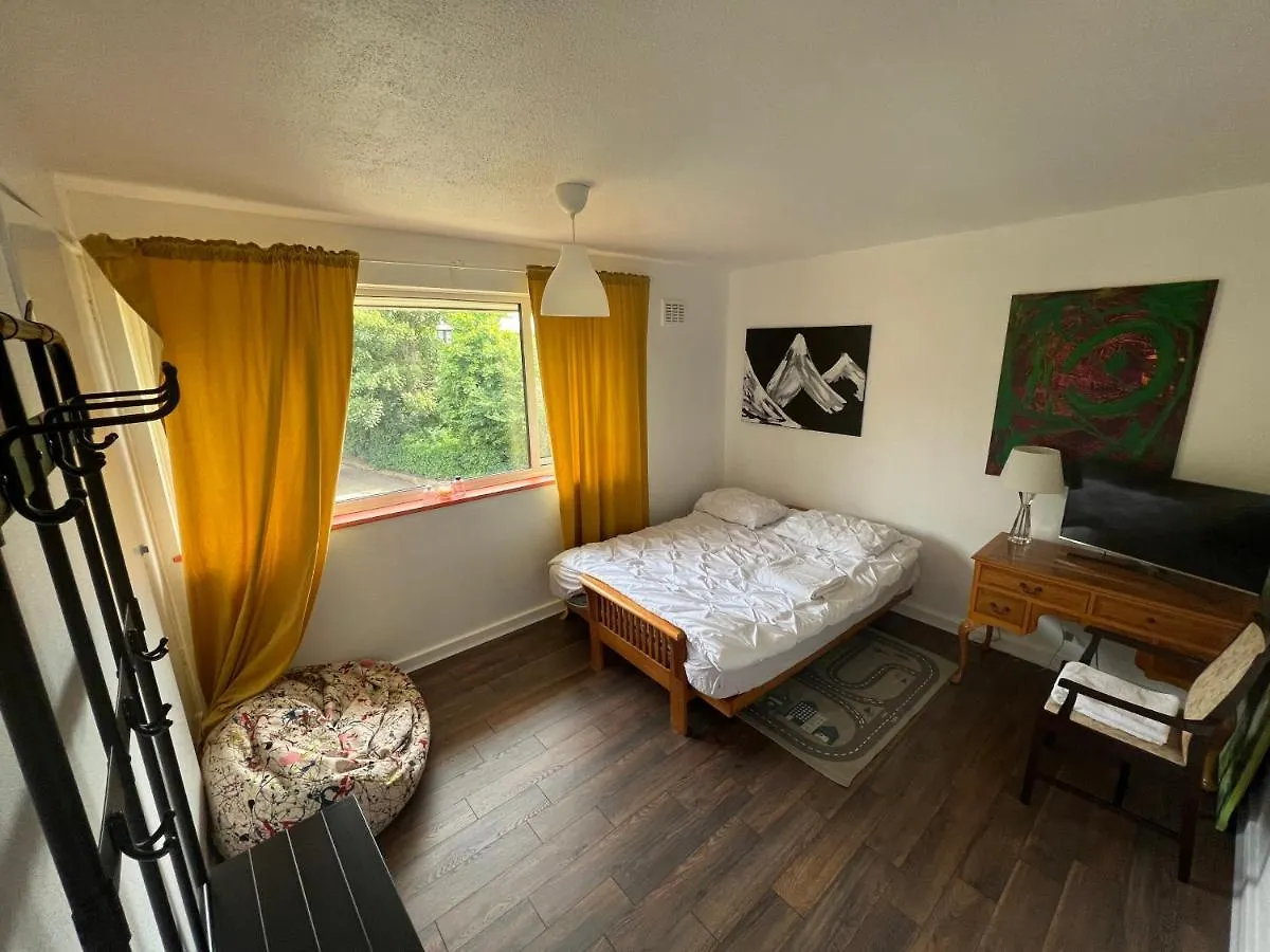 Maisonette Brecon Court Eltham 0*,